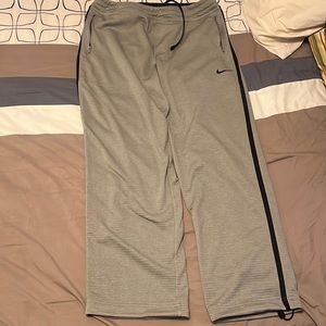 Large, Gray, Therma-Fit Nike Sweatpants w/ zip up pockets